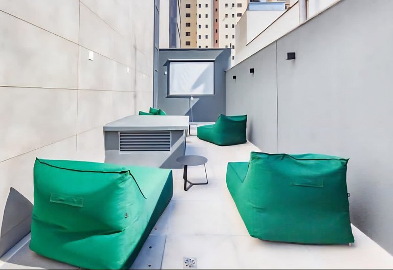 Belo studio com garagem no Anália Franco