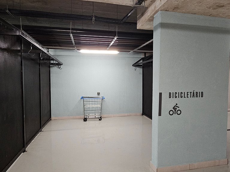 Belo studio com garagem no Anália Franco