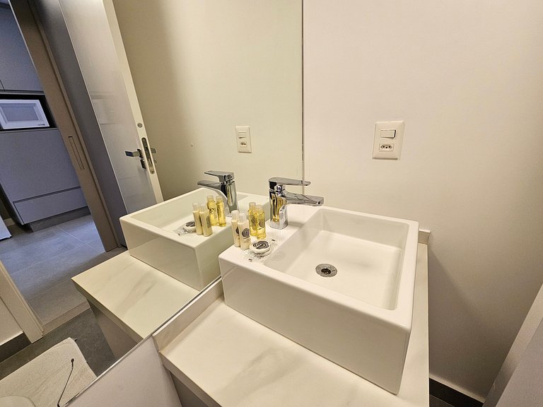 Studio completo, ao lado do metrô Tatuapé