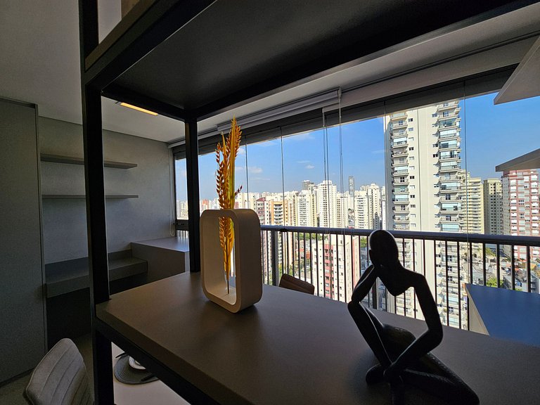 Studio completo, ao lado do metrô Tatuapé