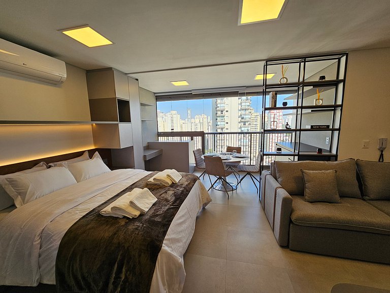 Studio completo, ao lado do metrô Tatuapé