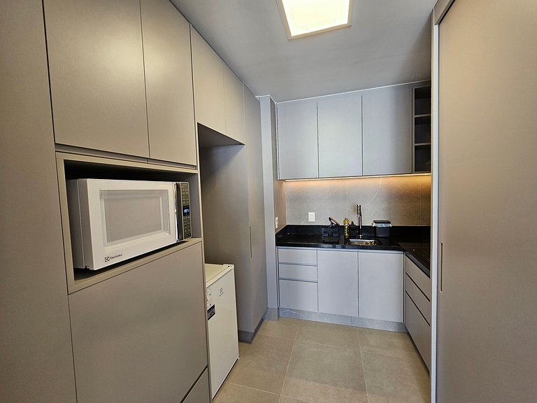 Studio completo, ao lado do metrô Tatuapé