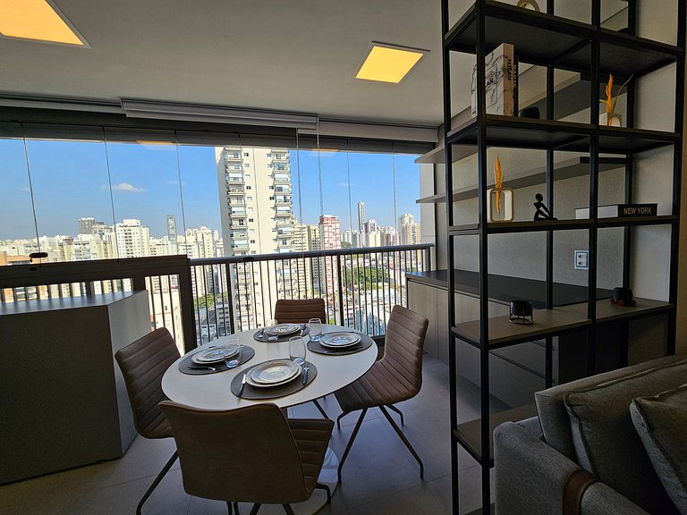 Studio completo, ao lado do metrô Tatuapé