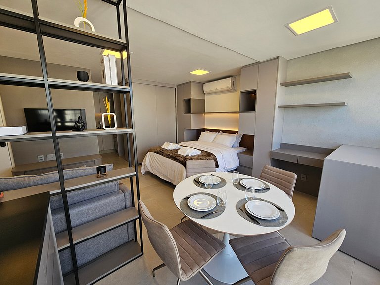 Studio completo, ao lado do metrô Tatuapé