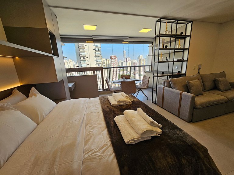 Studio completo, ao lado do metrô Tatuapé