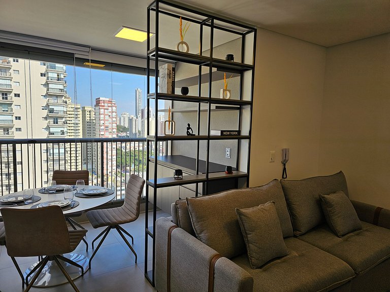 Studio completo, ao lado do metrô Tatuapé