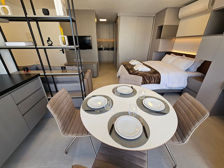 Studio completo, ao lado do metrô Tatuapé