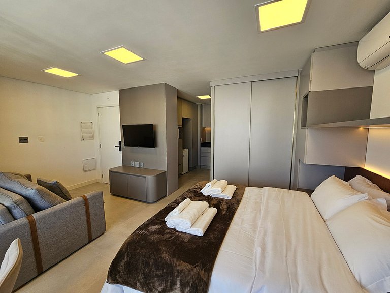 Studio completo, ao lado do metrô Tatuapé