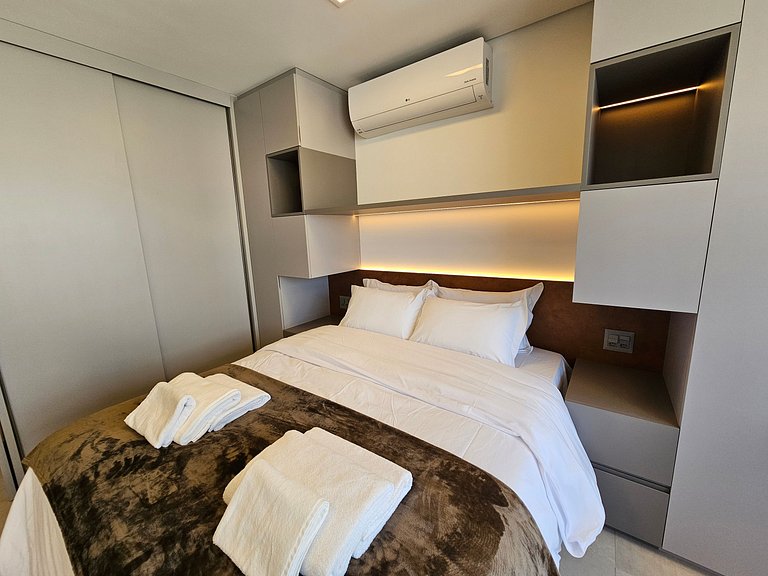 Studio completo, ao lado do metrô Tatuapé