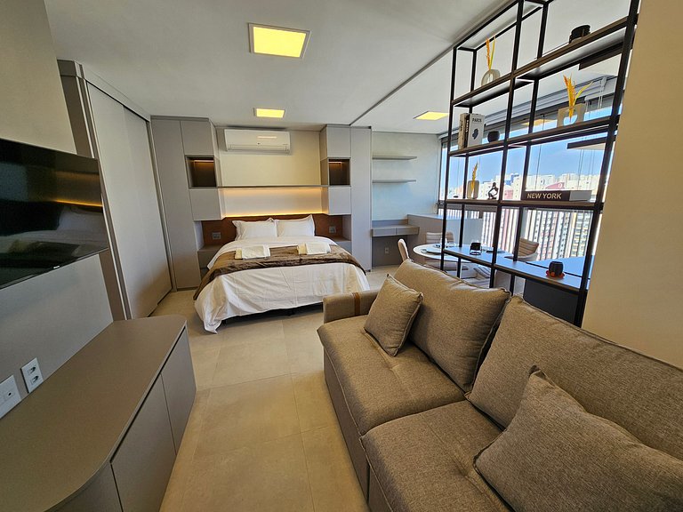 Studio completo, ao lado do metrô Tatuapé