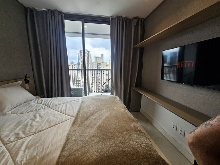 Studio Tatuapé a poucos passos do Metrô.