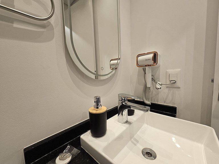 Studio Tatuapé a poucos passos do Metrô.