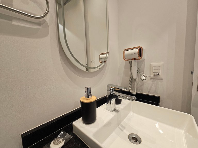 Studio Tatuapé a poucos passos do Metrô.