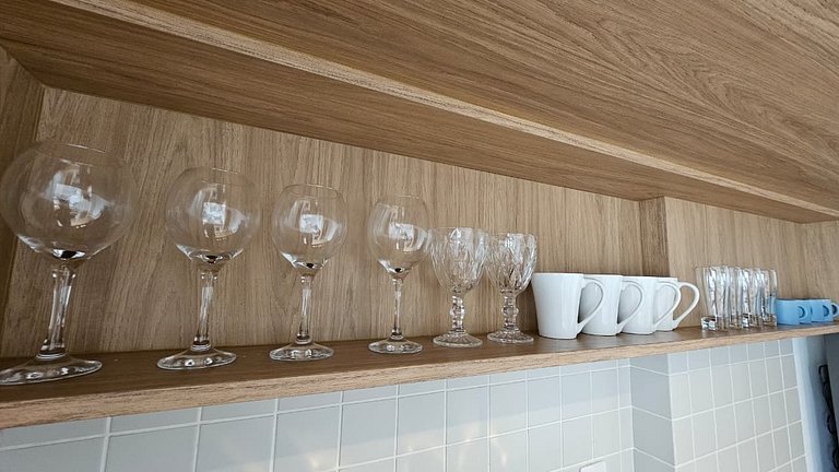 Belo studio com garagem no Anália Franco