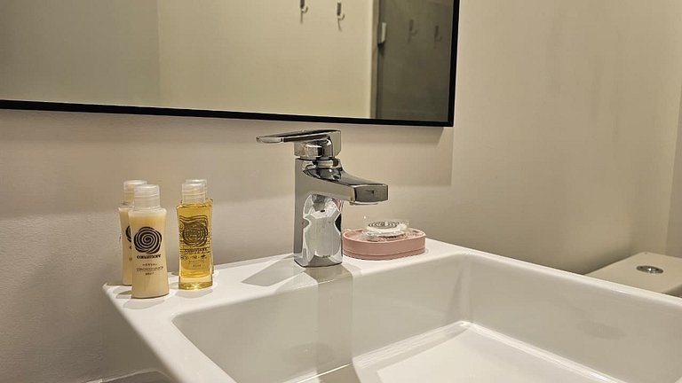 Belo studio com garagem no Anália Franco