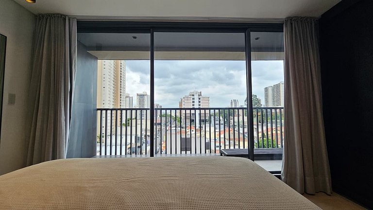 Belo studio com garagem no Anália Franco