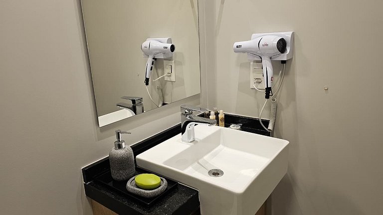 Studio novo e moderno em um edifício exclusivo